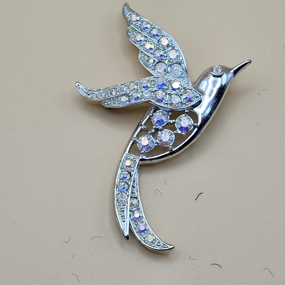 Sarah Coventry Jewelry - Sara coventry Hummingbird Brooch with Iridescent Accents